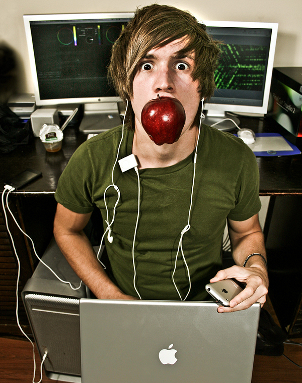      Apple-. ( <noindex><a target=_blank href=http://www.flickr.com/photos/glimages/>Geoff Levy</a></noindex>.)