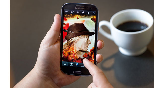 Adobe выпустила приложение Photoshop Touch для смартфонов