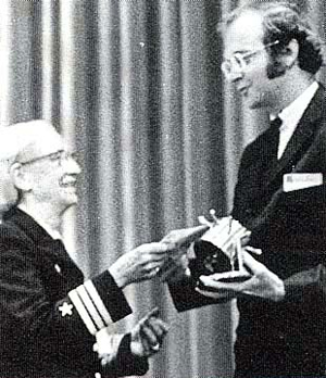 Премия имени Грейс Хоппер от ассоциации вычислительной техники (ACM) впервые была присуждена в 1971 году Дональду Кнуту